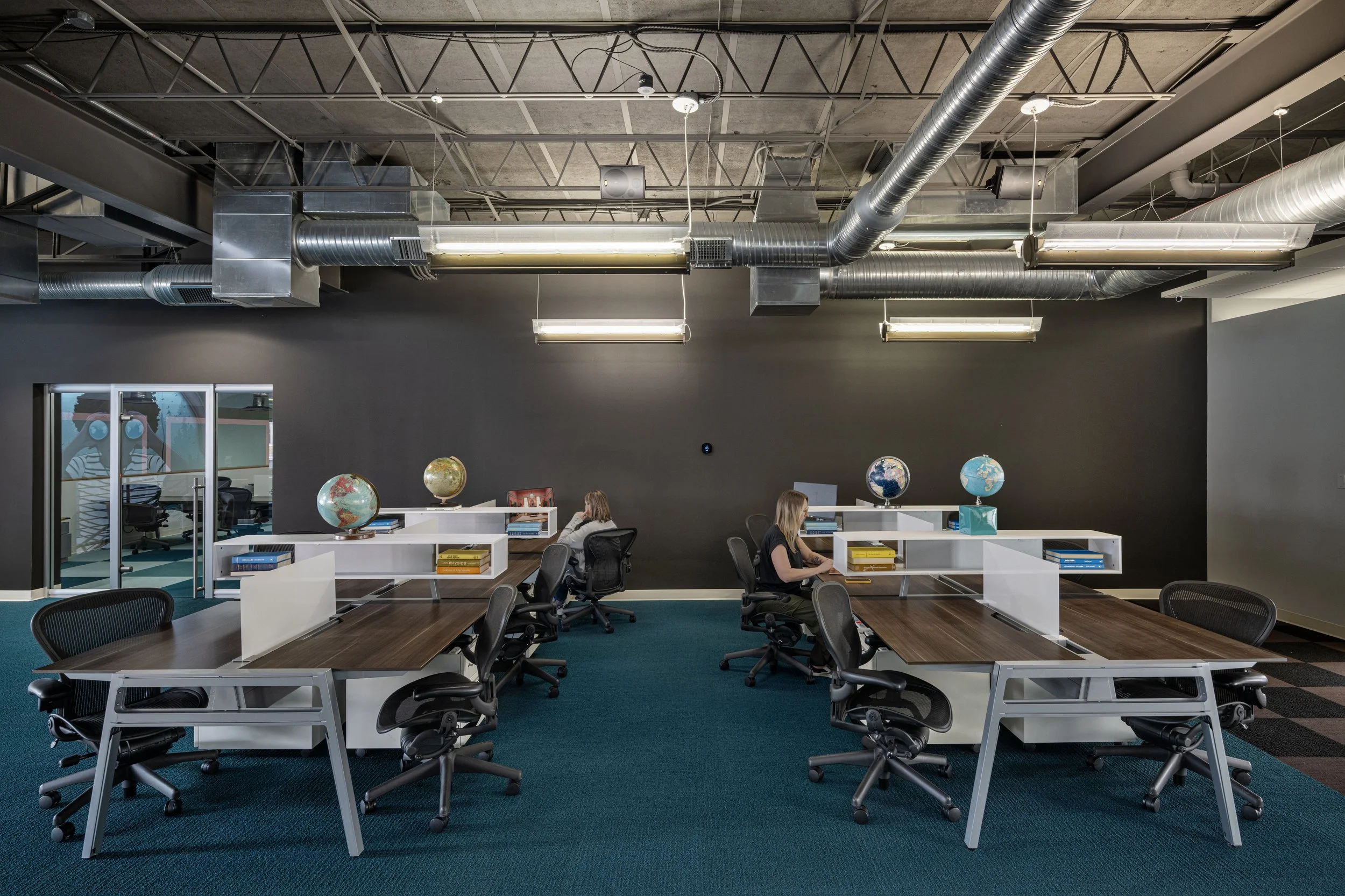 Nomad 25 NI 5 Desks.jpg