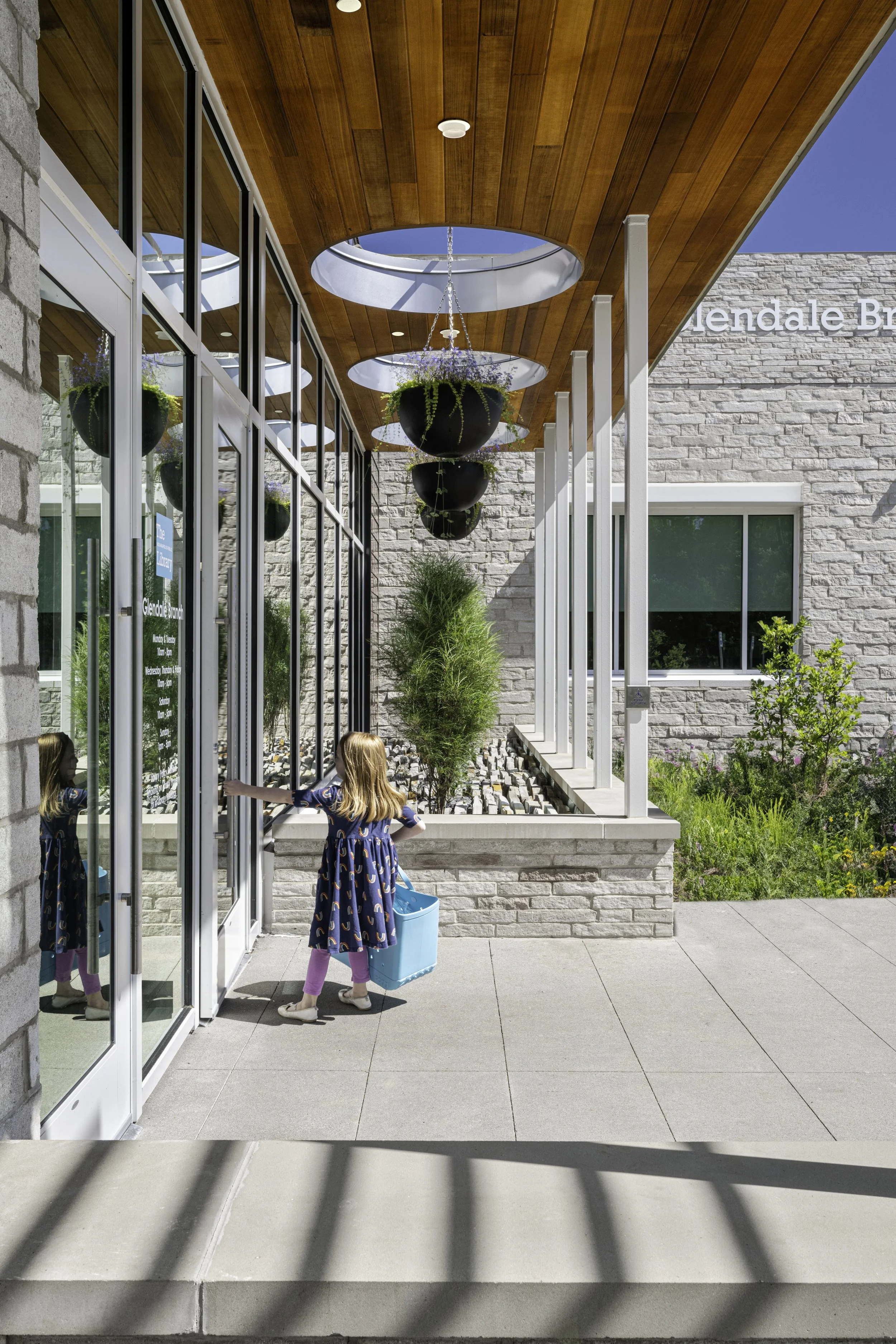 Glendale 24 kRM 6 Entry.jpg