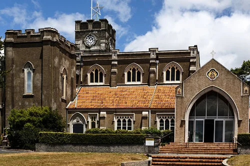 ST. PETER'S CATHEDRAL St Peter's Cathedral is the Anglican cathedral in Hamilton, located in the Waikato Region of North Island, New Zealand. It is located on a small hill, known as Cathedral Hill, in the southern central part of the city off Victoria Street .