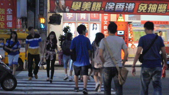 crossing-the-street_6049369321_o.gif