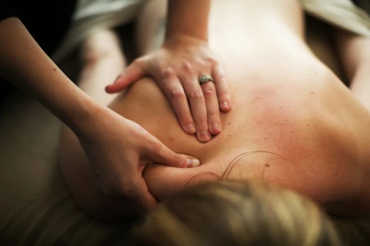 Deep-Tissue-Massage-750x500-1.jpg