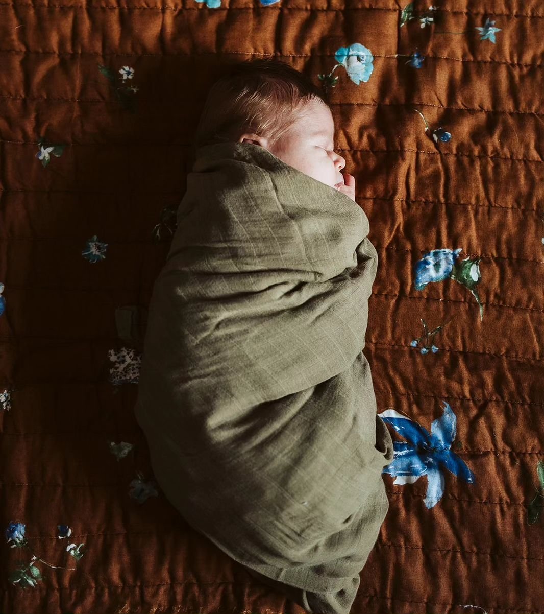 Just obsessing over this newborn session and these colors and quiet moments.