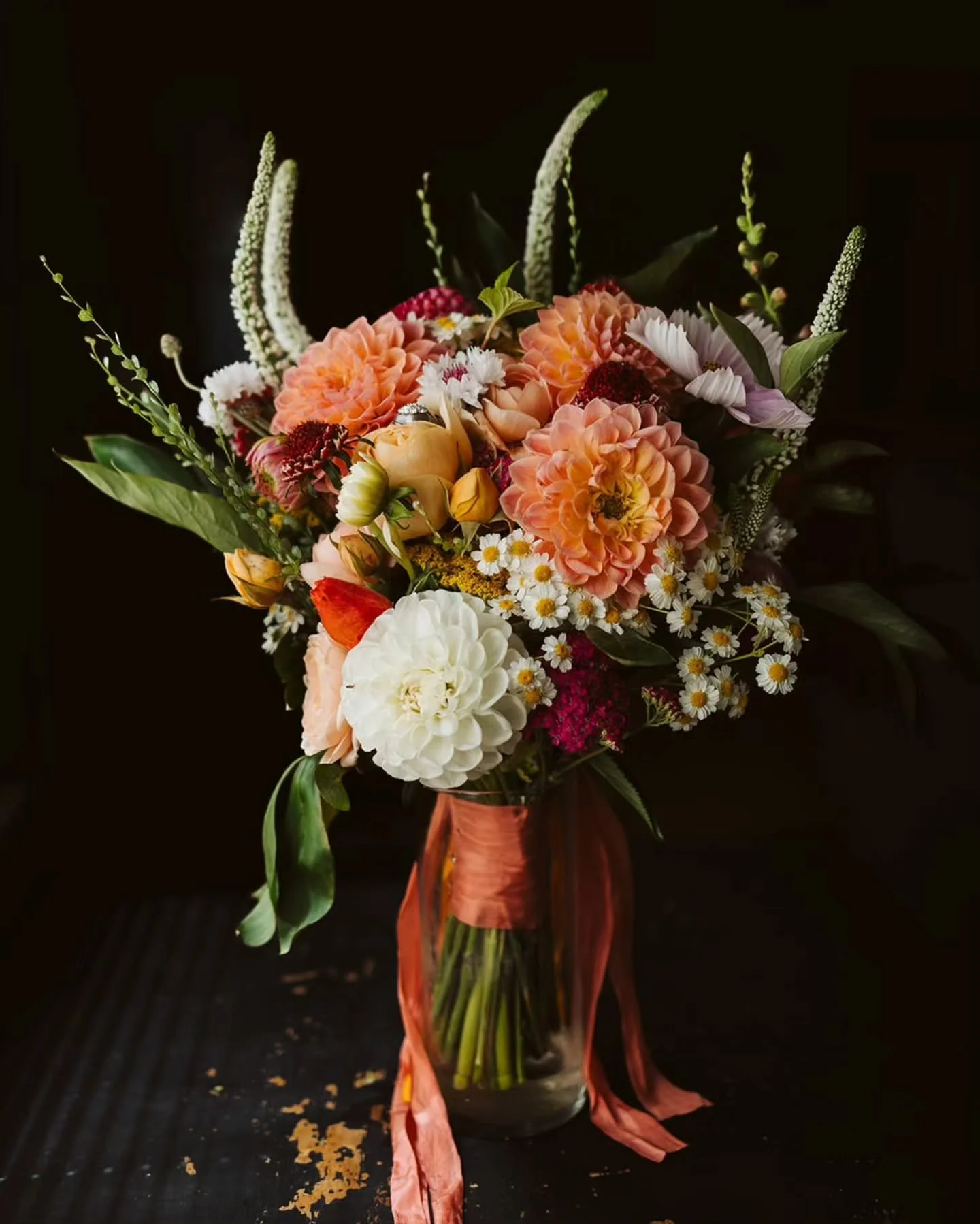 When the light and the details are  just right. *chef's kiss* why is there no chef's kiss emoji?!!

Seattle Washington Wedding Engagement and Elopement Photographer