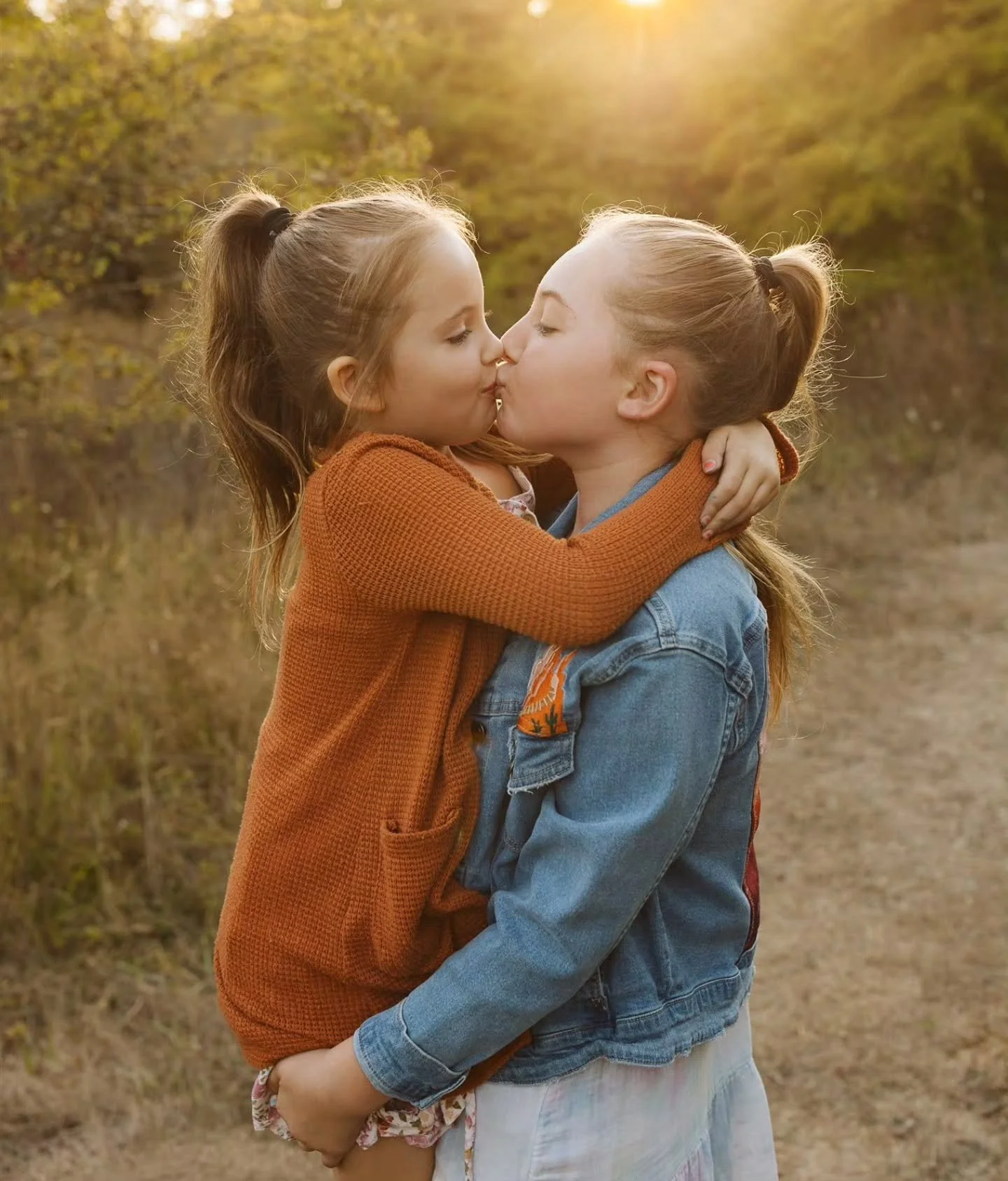 Hey real estate agents and brokers, give your clients the Client Appreciation gifts they REALLY want this season: family photos! I've been offering client mini sessions for real-estate agents and brokers for a decade! They'll be singing your praises
