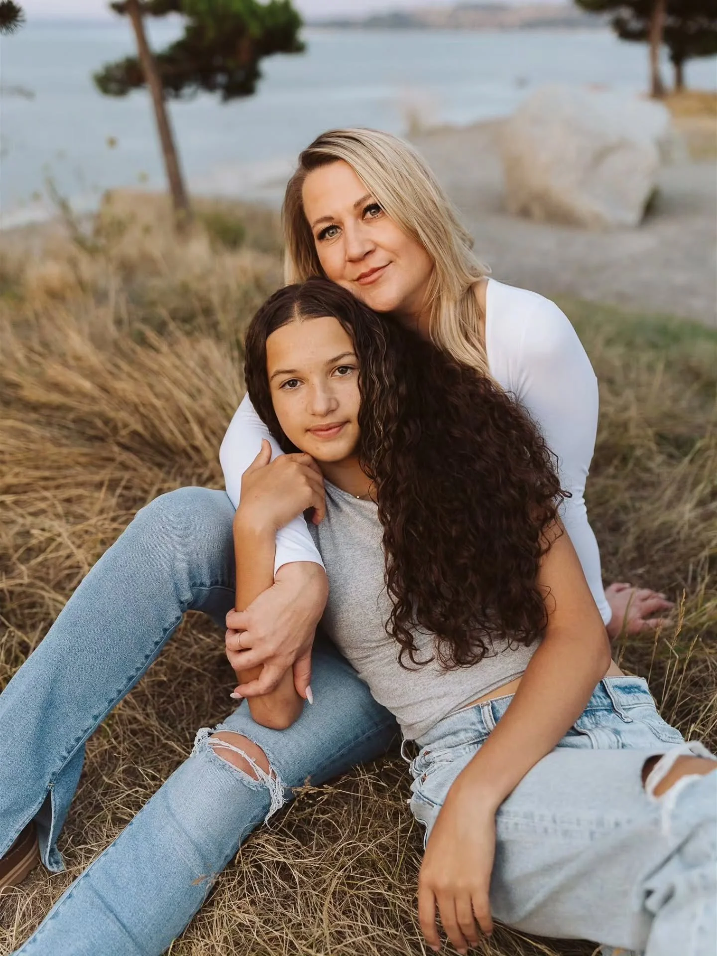 Girl gang forever. Nothing makes me happier than chasing sunsets with incredible people and laughing the whole time. Thank you for sharing your lovely family with me @lindsayrider13 ♡♡♡