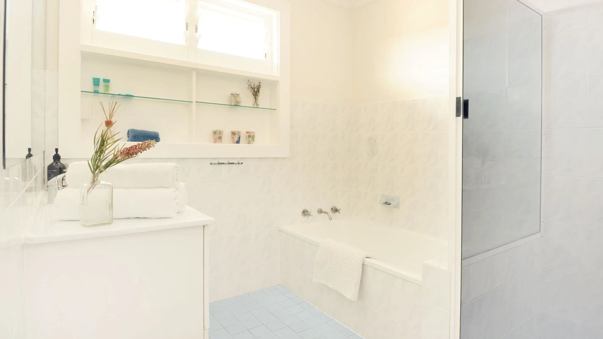 Amanzi beach house Jervis Bay_ bathrooms.jpg