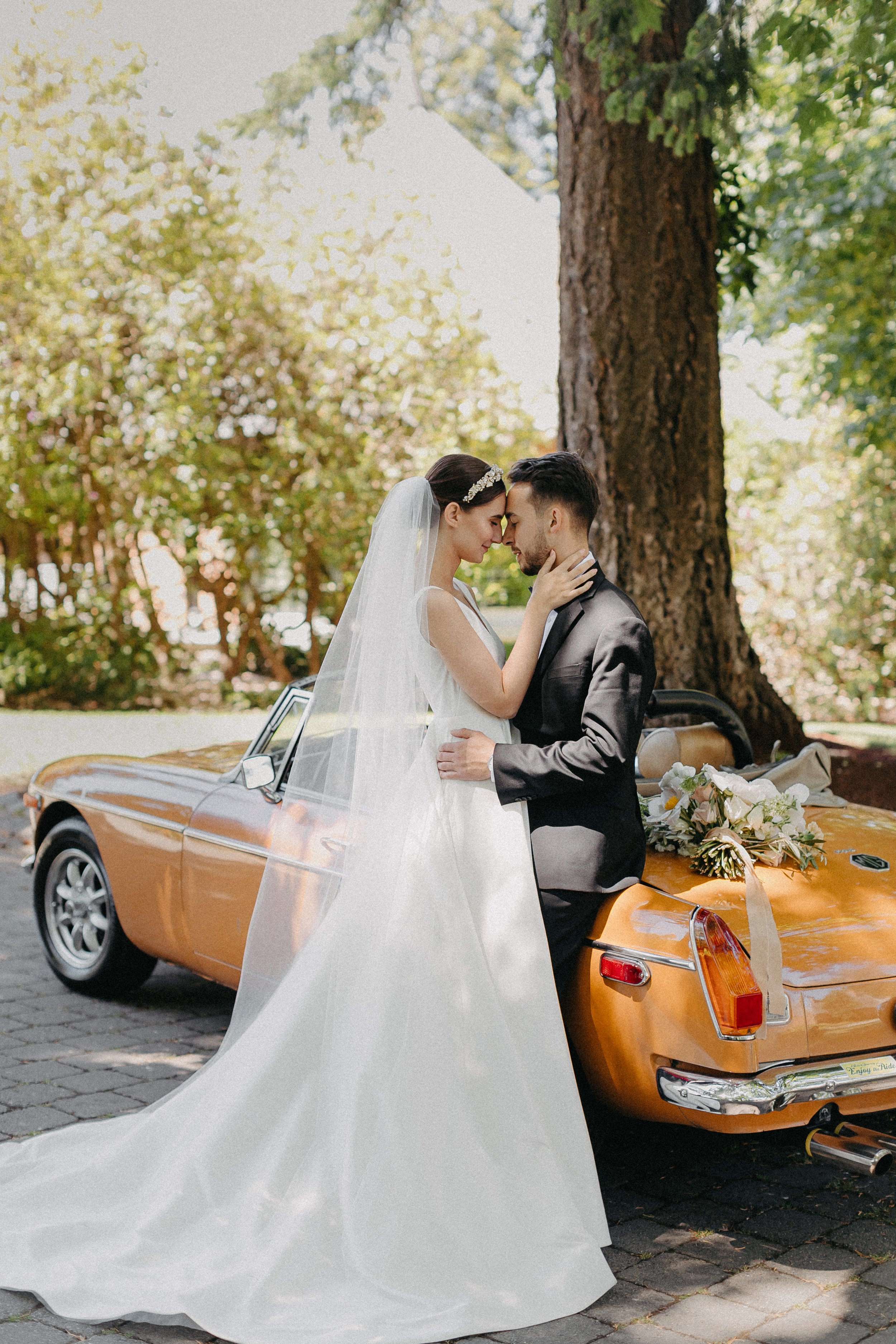 Light and Airy Editing Style Luxury Outdoor Wedding Photography