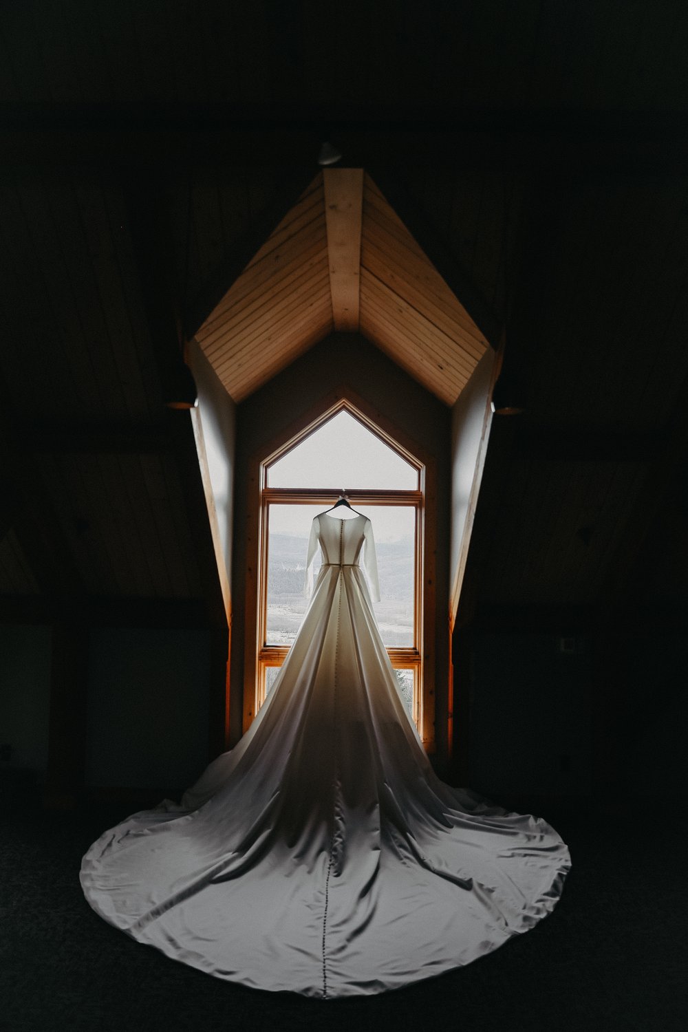 Moody Editing Style Mountain Luxury Wedding Photography