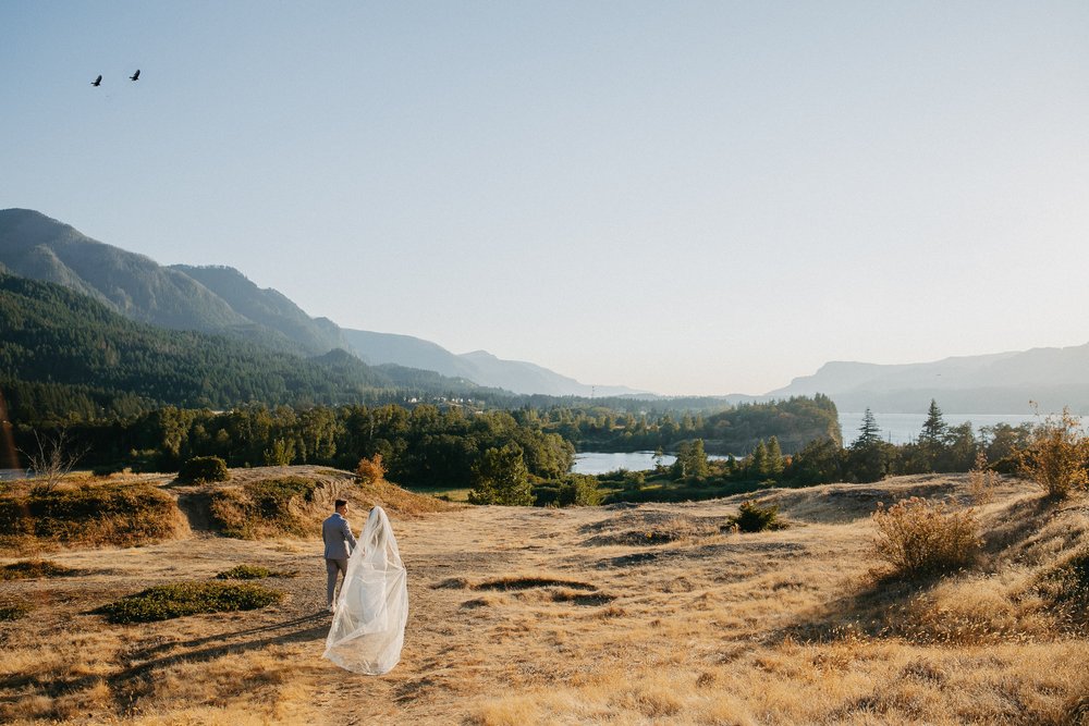 Warm Editing Style Oregon Gorge Luxury Wedding Photography