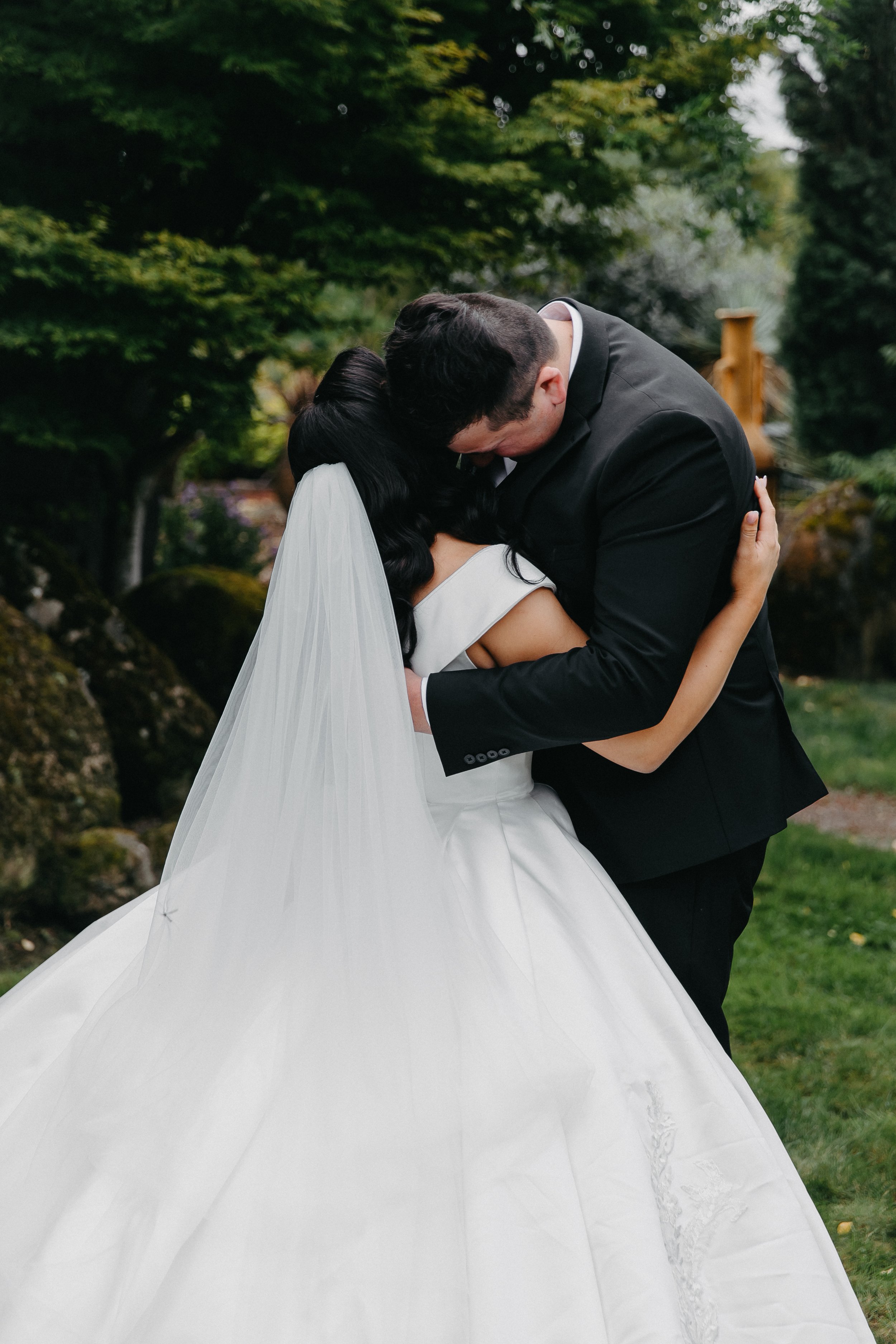 Pros of a First Look Emotional Oregon Luxury Wedding Photography