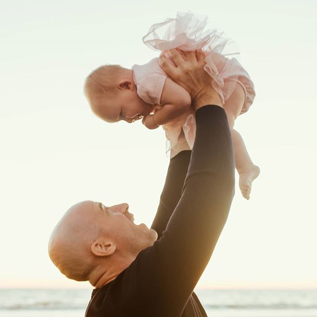 One of my fav shots ever. Little Marlo with her iron dad.
⠀⠀⠀⠀⠀⠀⠀⠀⠀
#loveintentionally&nbsp;#thatsdarling#littlethingstheory&nbsp;#familyphotography&nbsp;#lookslikefilm#intimatewedding&nbsp;#naturallight&nbsp;#watchthisinstagood#chasinglight&nbsp;#ma