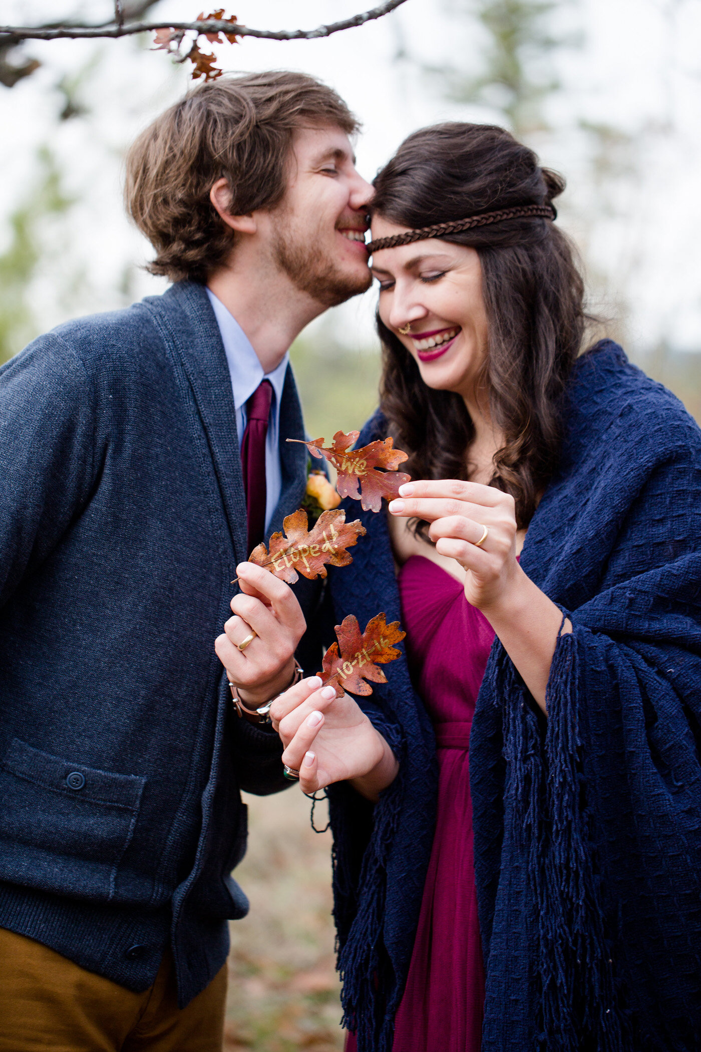 Autumn eloping couple in Washington