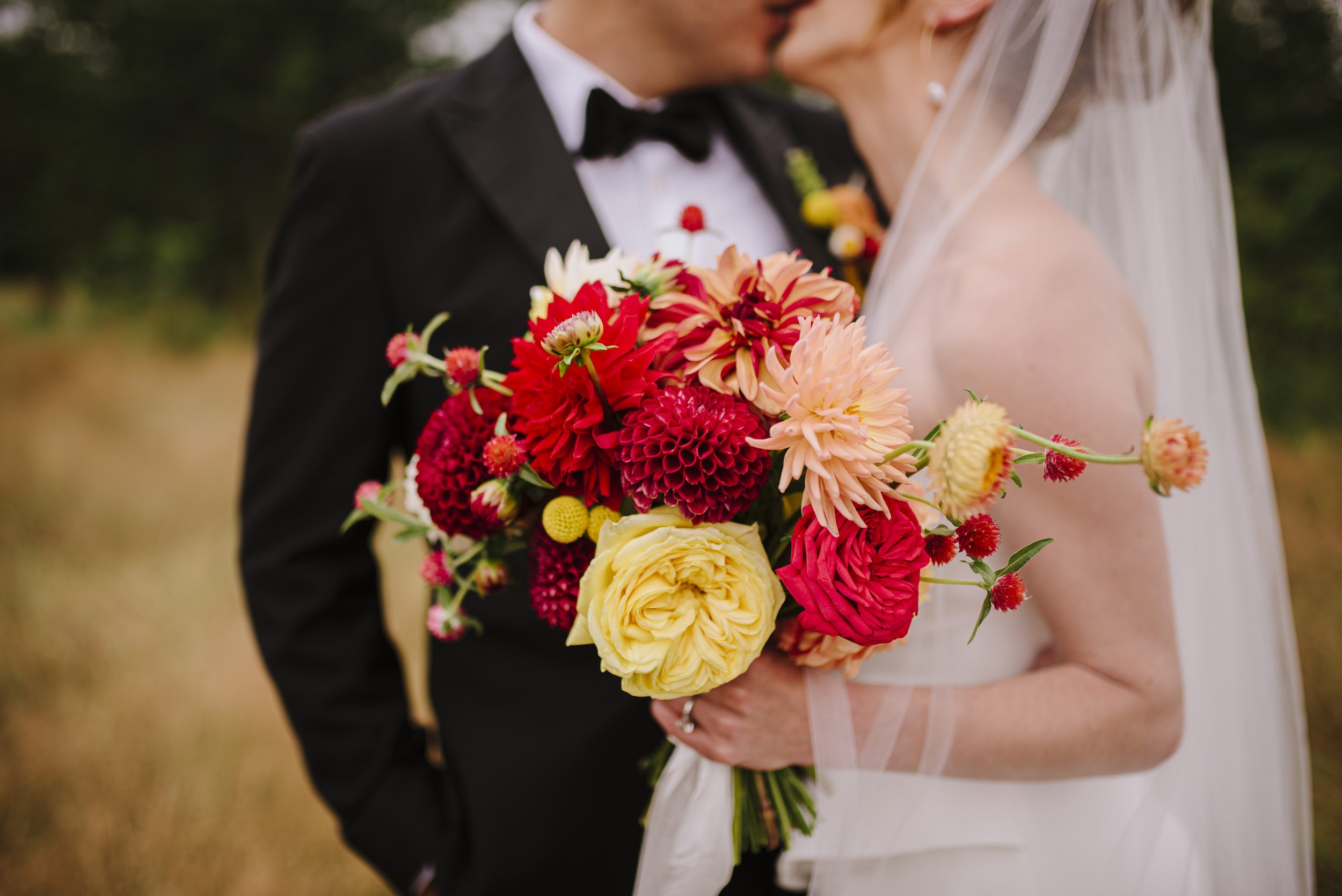 Bold Summer Wedding (Photos by Jen Lee Light)