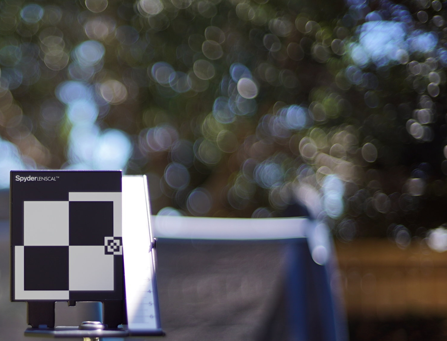 Voigtlander 40mm f1.4 at f1.4, corner crop