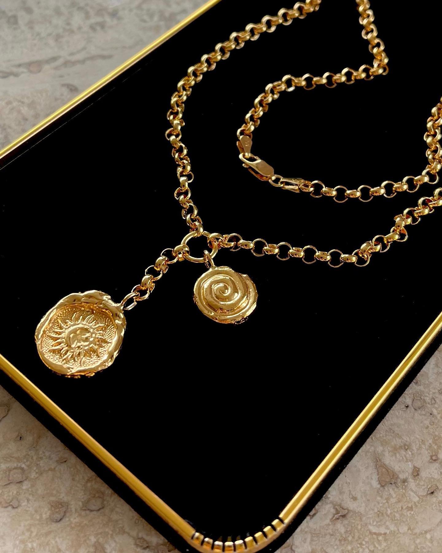 Well Travelled Adornments

Pamela Card Jewelry&rsquo;s vision is to instil desire in women and men to discover the beauty of the world with travel inspired golden adornments that blend the ancient world with the modern world.

The Riviera necklace is