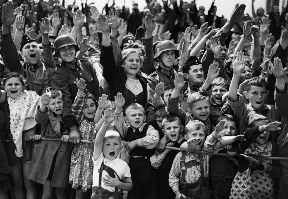 Ordinary Germans heil Hitler