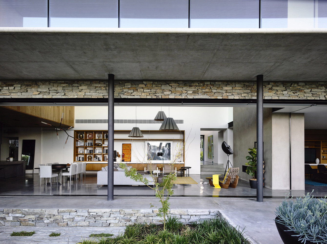 Concrete-House-In-Melbourne-Australia-8.jpg