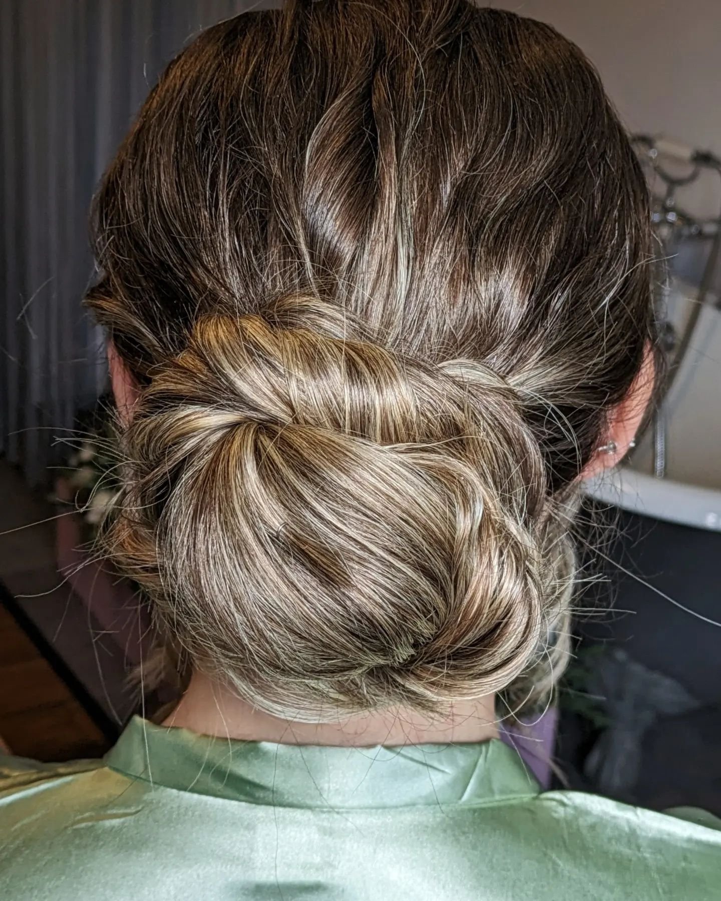 I realised I haven't shared hairstyles in a while! 

Here is a bridesmaid bun - my usual bit of texture for a more relaxed look. 

Planning on regular practises for more content when I get back from holiday - anyone fancy modelling? 

Assisting @oksa