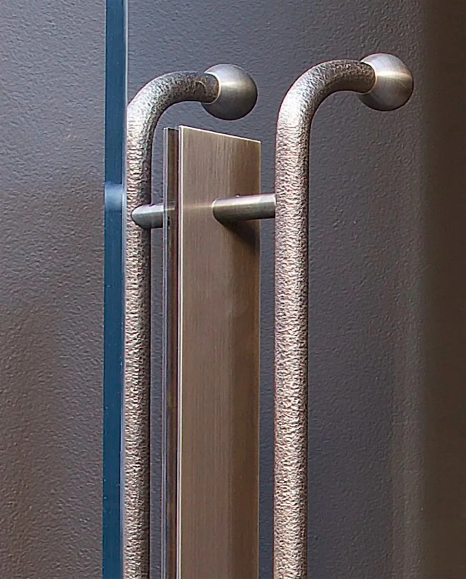 555 ENTRY HANDLE DETAIL II.jpg