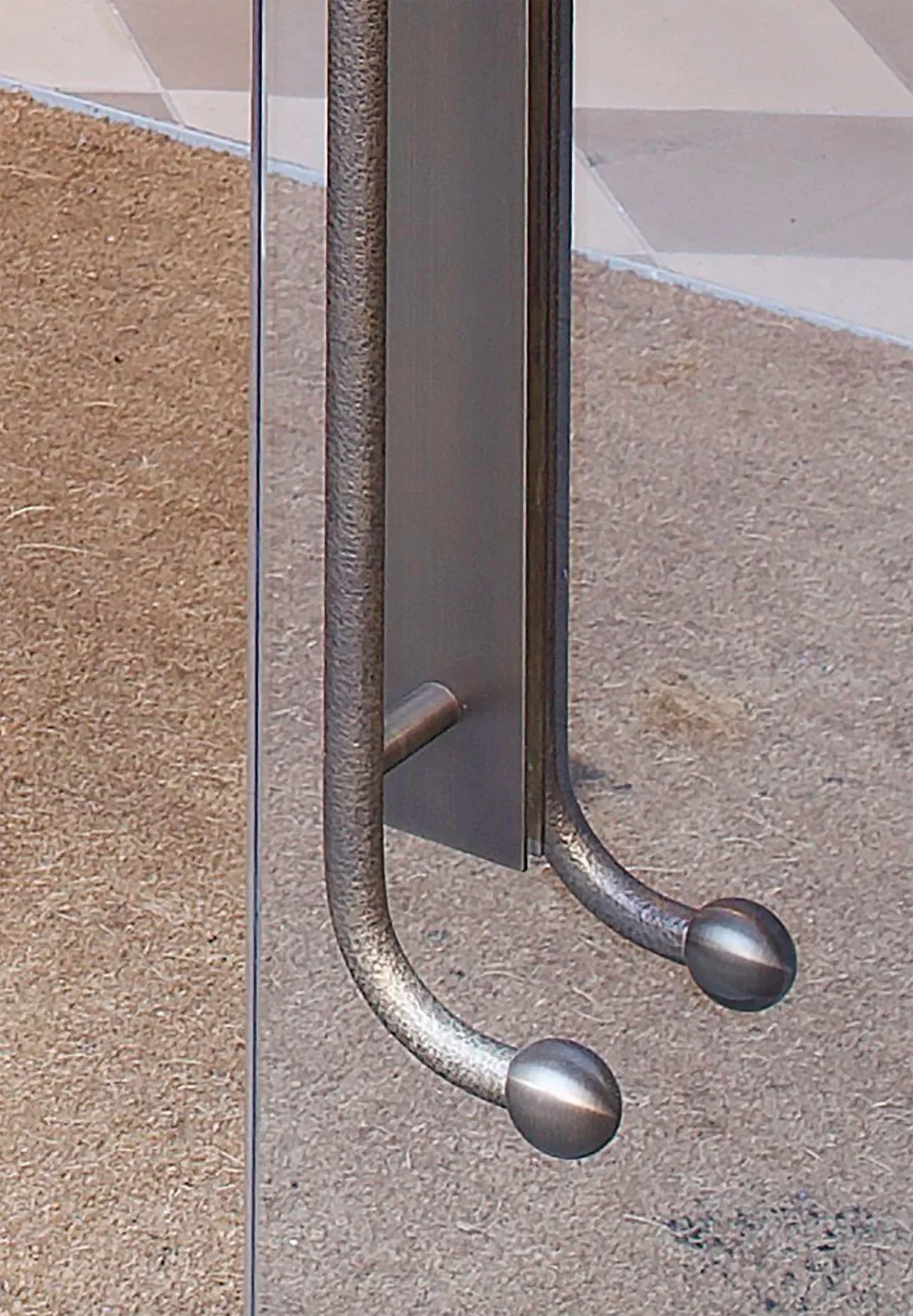 555 ENTRY HANDLE DETAIL.jpg