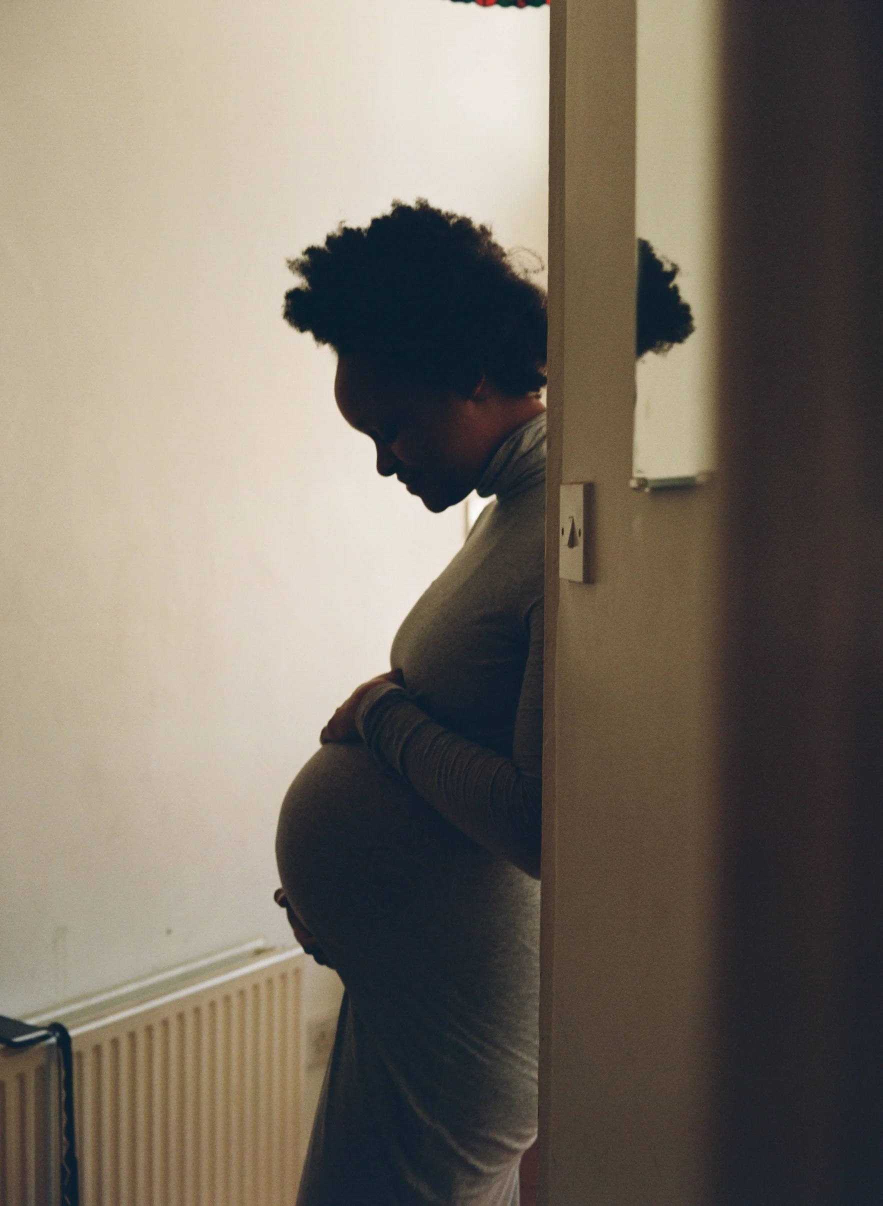 Siobhan pregnant with Eli, photographed by Ronan