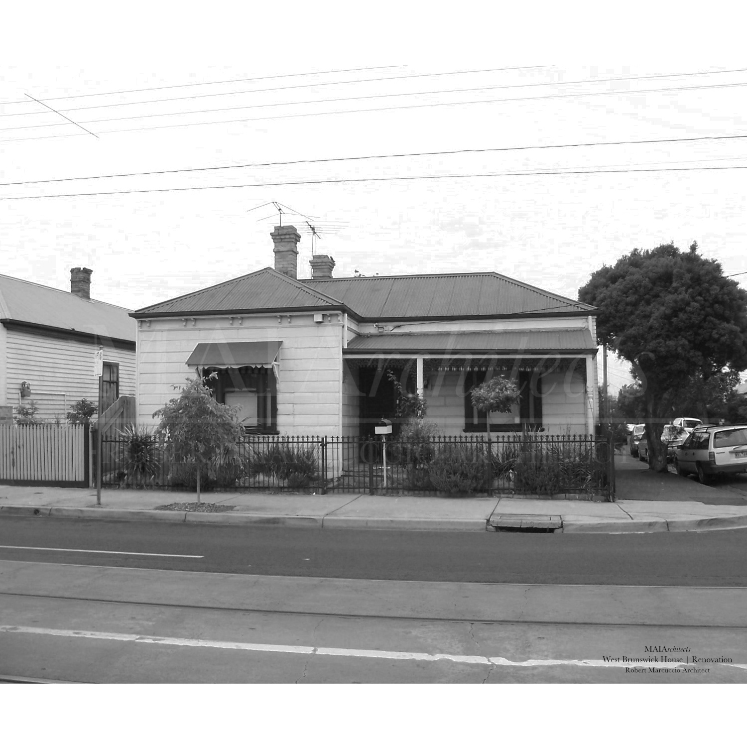 MAIArchitects_brunswick_west_house_bw_00_front_robert_marcuccio_architect.jpg