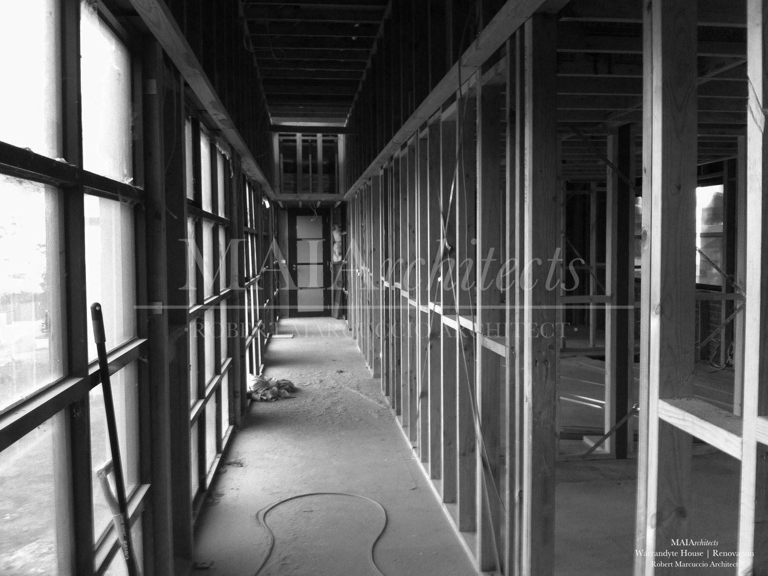 MAIArchitects_warrandyte_house_hallway_01_robert_marcuccio_architect.jpg