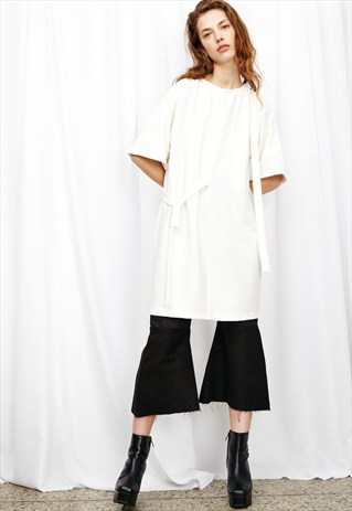 HOUSE OF SUNNY (HACKNEY, UK) This UK based fashion label is one of my favourite affordable brands because they design beautiful and unique wardrobe essentials. If you respect clean lines, unusual cuts and muted colours you will not be disappointed. 