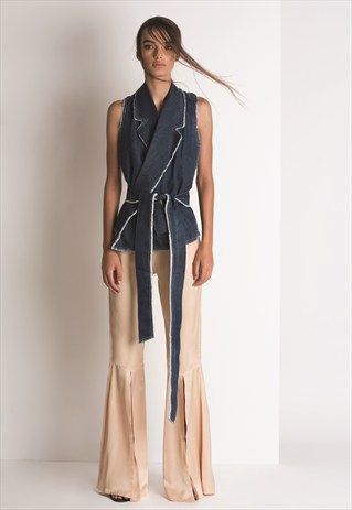 SIG (ADELAIDE, AUSTRALIA) Here you’ll find affordable clothes that look like high fashion. Their design approach has a casual feel, but in a more elegant and creative way. The choice is great: minimalistic dresses, denim, silk camisoles and lots of draped tops. Perfect for day and night.