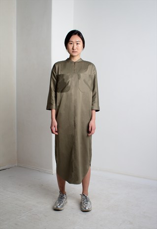 SINZI (DNEPR, UKRAINE) Sinzi makes such bold and minimalistic clothes, that you should check them out right away. My favourite piece is this khaki dress. I love the cut, the collar, the zip and on the back there is a fold that looks like kimono. But they also have more feminine stuff, like voluminous dresses and tops with ruffles. I think this brand has a very bright future and I am looking forward to see what they’ll do for the next collection.