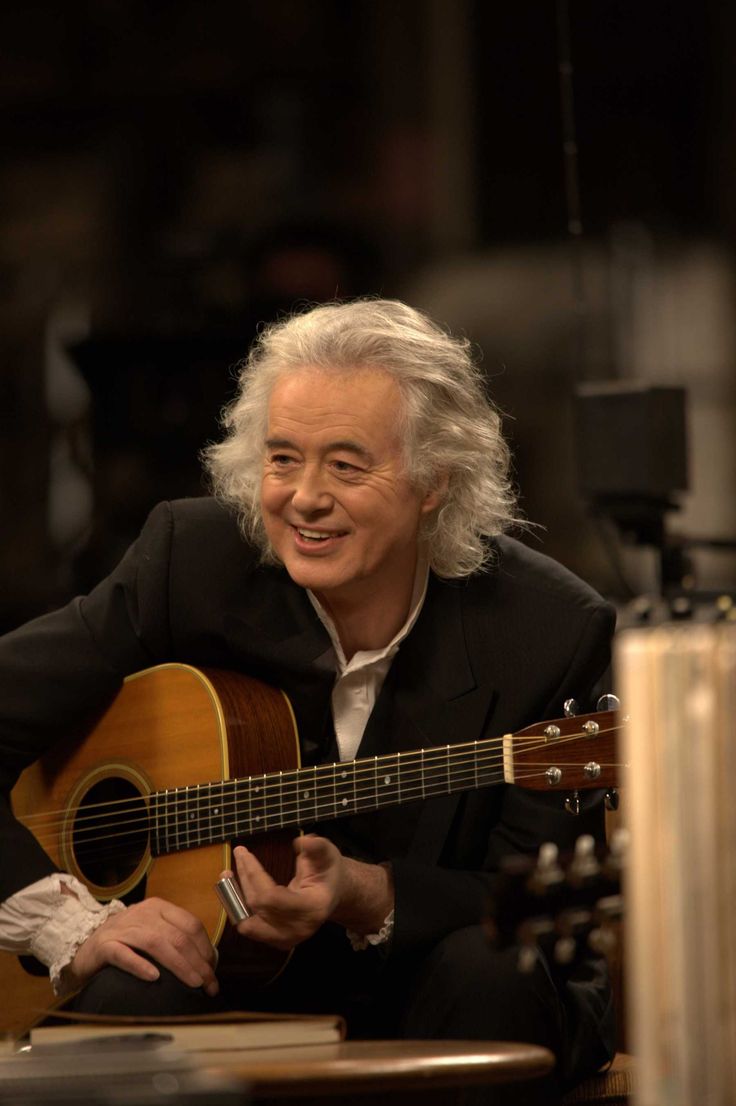 fe618ca850cfcb2cc061f8ed3ee6939d--january--jimmy-page.jpg