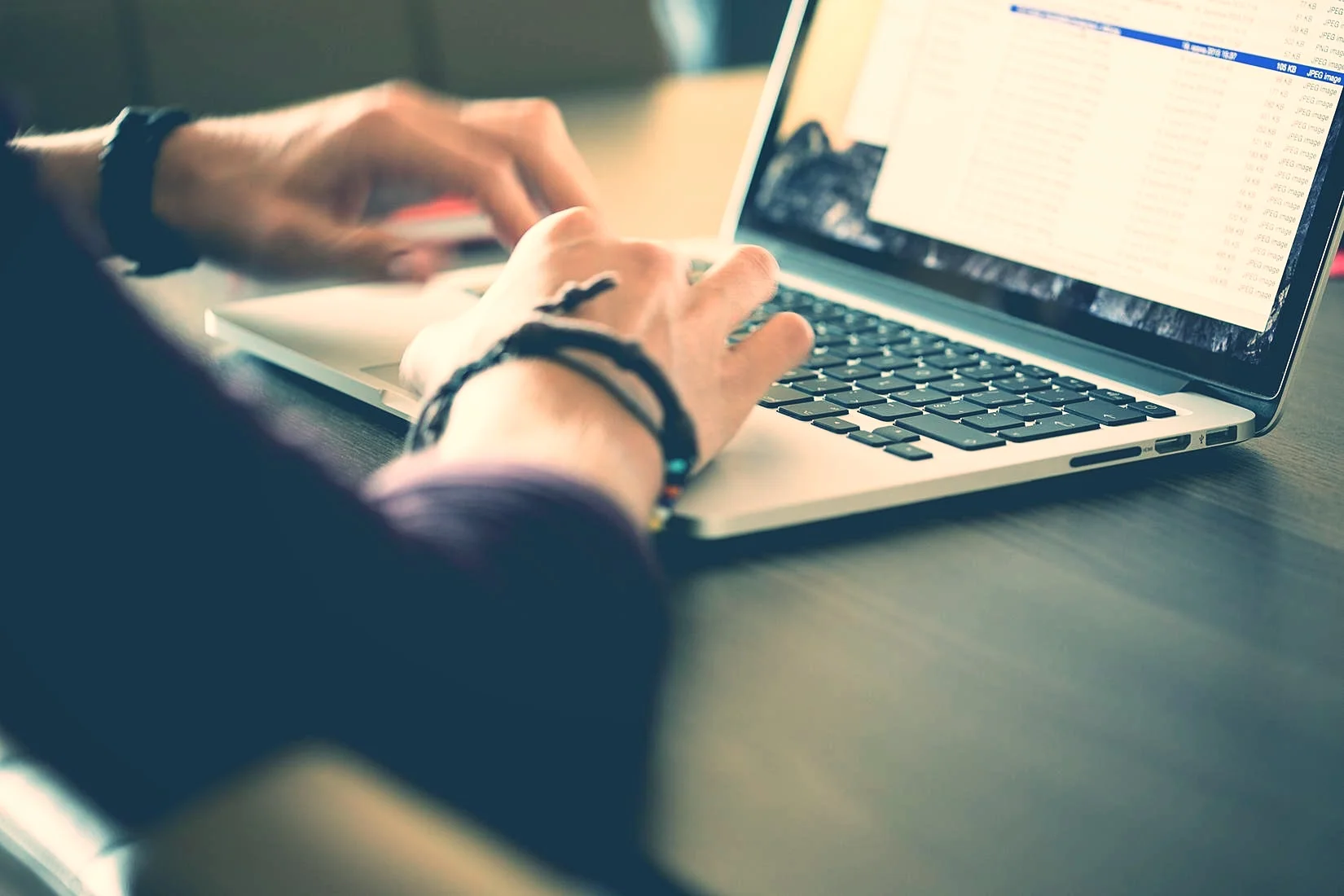 how-to-acheive-success-with-email-marketing-blog-image.jpg