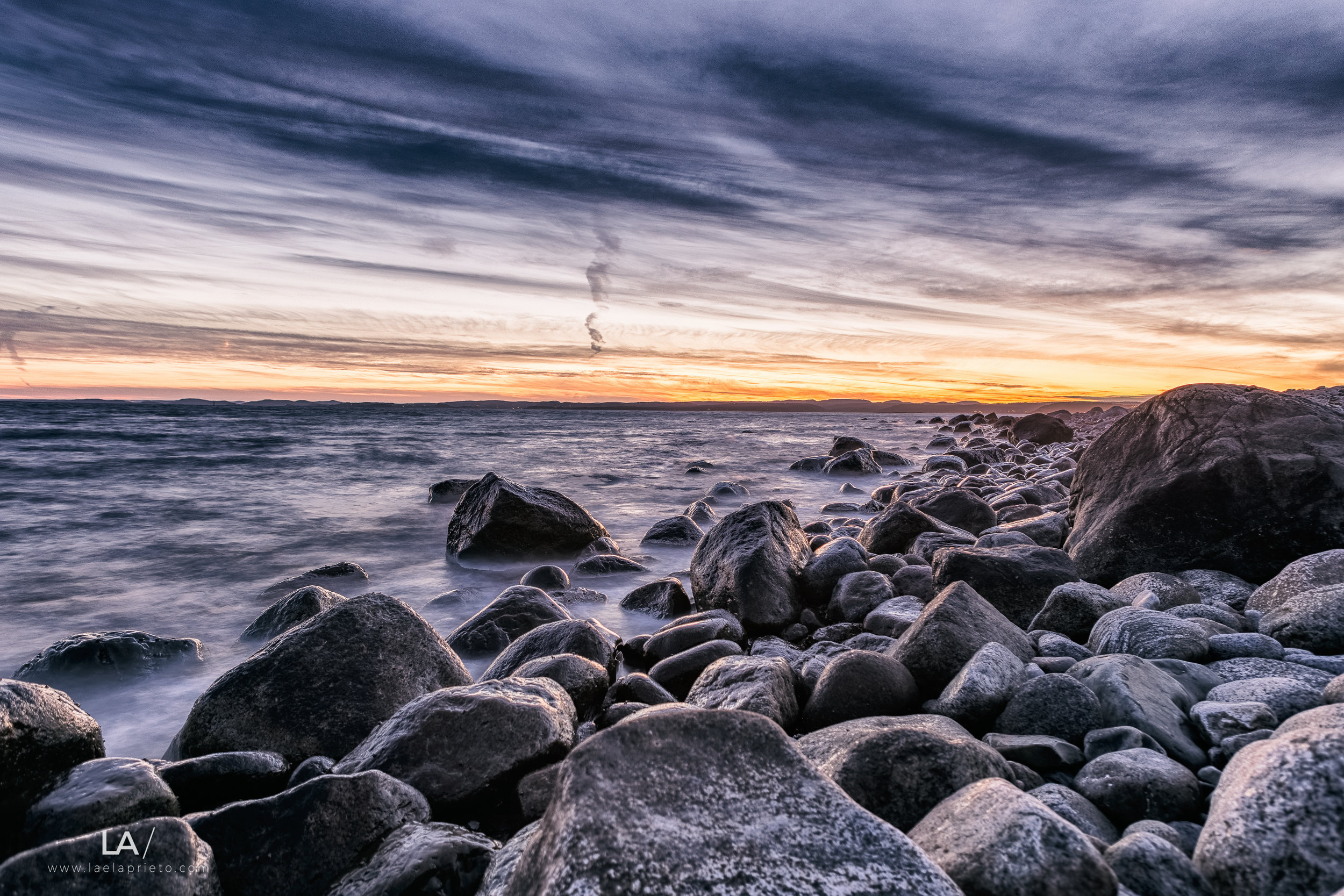 I realized that everything didn't go exactly as I visualized, so I dediced to grab 1 HDR (non-panorama) at 24mm, just to make sure that I didn't go home empty-handed. My actual intent was to capture an HDR-panorama of the sunset at Mølen. The sun was setting pretty fast, so it was definitely a good idea to try 5 or 7-image bracketing. 3 was more than enough, as long as you do (preferably) -,-,0 bracket and not -,0,+ to avoid washed out highlights. But since the overall contrast in this type of scenery is quite high, a correct evaluative exposure would leave the shadow parts of the rocks extremely underexposed with a -,-,0. It's fine if you only want to showcase the sky, but in this case, the rocks are actually the motive. So, I ended up going for 5-image bracketing at -,-,0,+,+. The main issue that occured to me is that, since I didn't actually plan this session (just spontaneously drove out there), I didn't really know the correct camera setting or setup for this situation. So, I ended up spending too much time figuring stuff out, and eventually, the sun disappeared behind the horizon. The sun moved quite fast, so my "neutral" exposure became too dark, making the bracket more like -,-,-,-,0. The longest exposures were at 20-30 seconds, so 1 bracket took some time to capture. So when I reached the other end of the panorama, I was standing in total darkness. I took 5x7 shots for the panorama (basically 7 vertical HDRs of 5-image bracketings), but since many of the shots turned out entirely black, I would probably end up using 3x7 only. I haven't processed the files for the panorama yet, so I have no idea how it turned out.