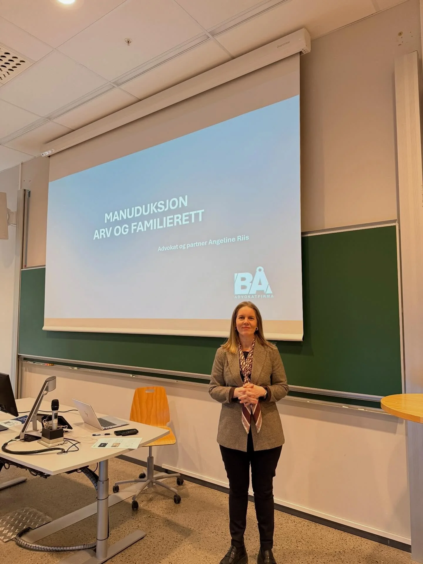 I g&aring;r hadde v&aring;re f&oslash;rsteklassinger manuduksjon i familie- og arverett ⚖️✨

Tusen takk til advokat Angeline Riis for en engasjerende og l&aelig;rerik gjennomgang! 🌟