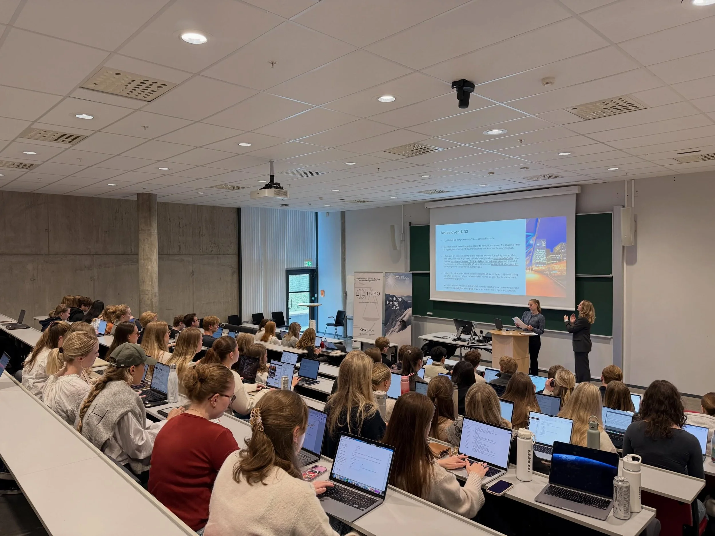 I dag holdt @cms_kluge manuduksjon i avtalerett for f&oslash;rsteklasse ⚖️✨

Tusen takk til Nora og Anna for en innholdsrik og l&aelig;rerik gjennomgang! 🌟