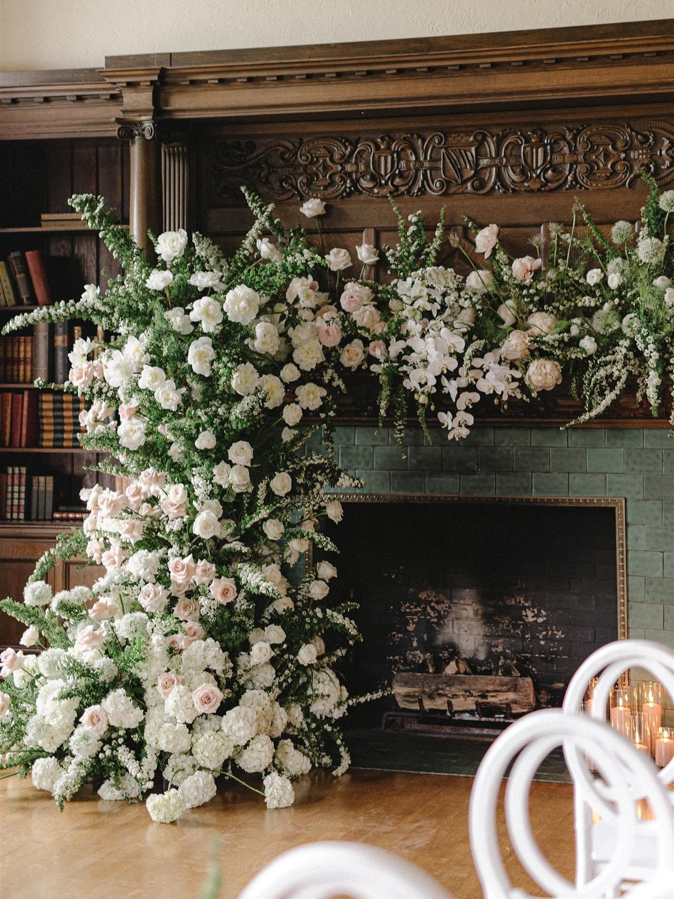 Spirea season with @rockpapersquare @kaoverii_silva ✨ (PS, ask us how we did these elevated centrepieces without foam)