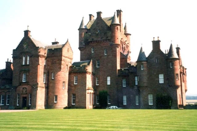 aytoncastle.jpg