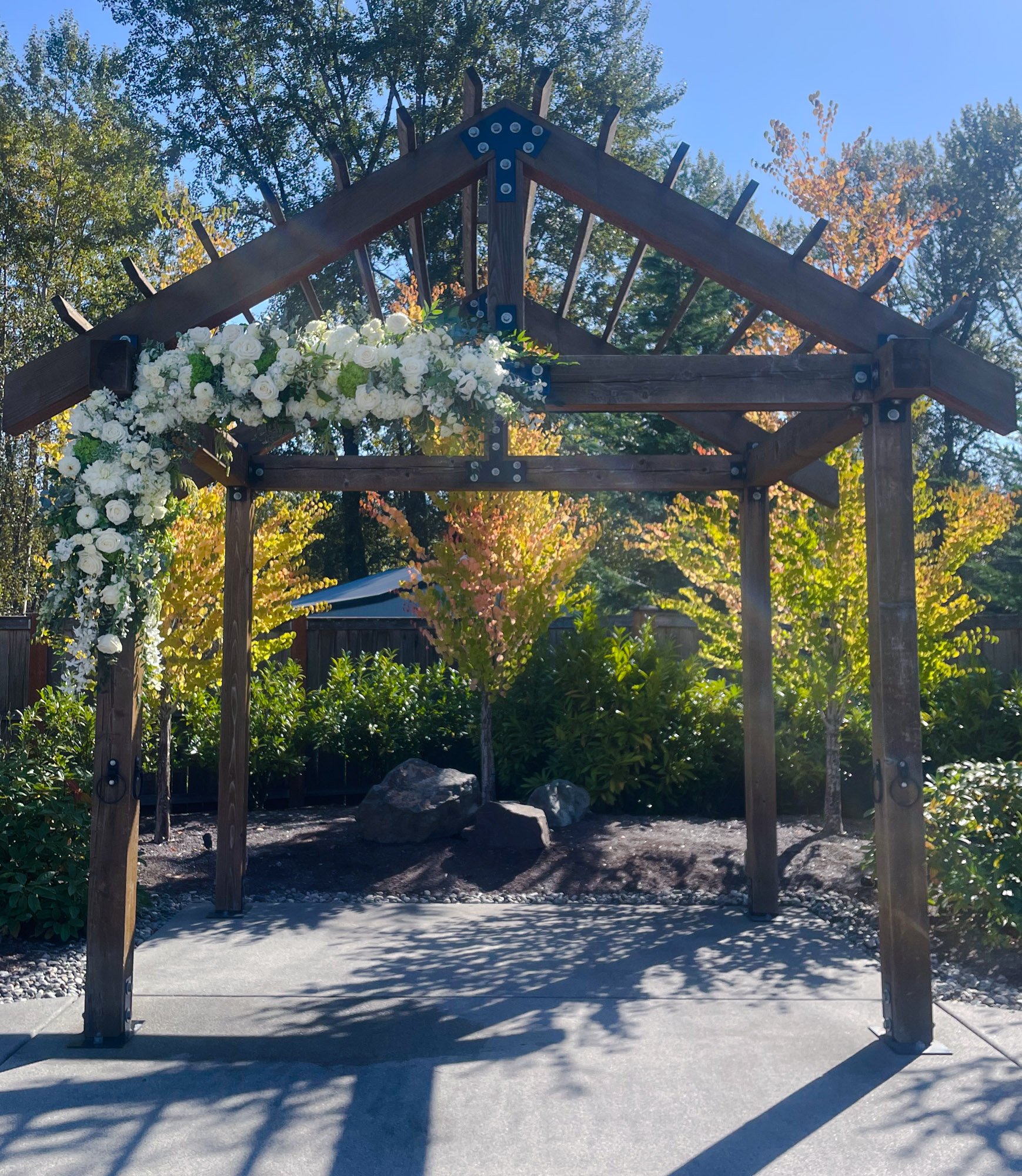 classic_white_wedding_arch_flowers.jpg