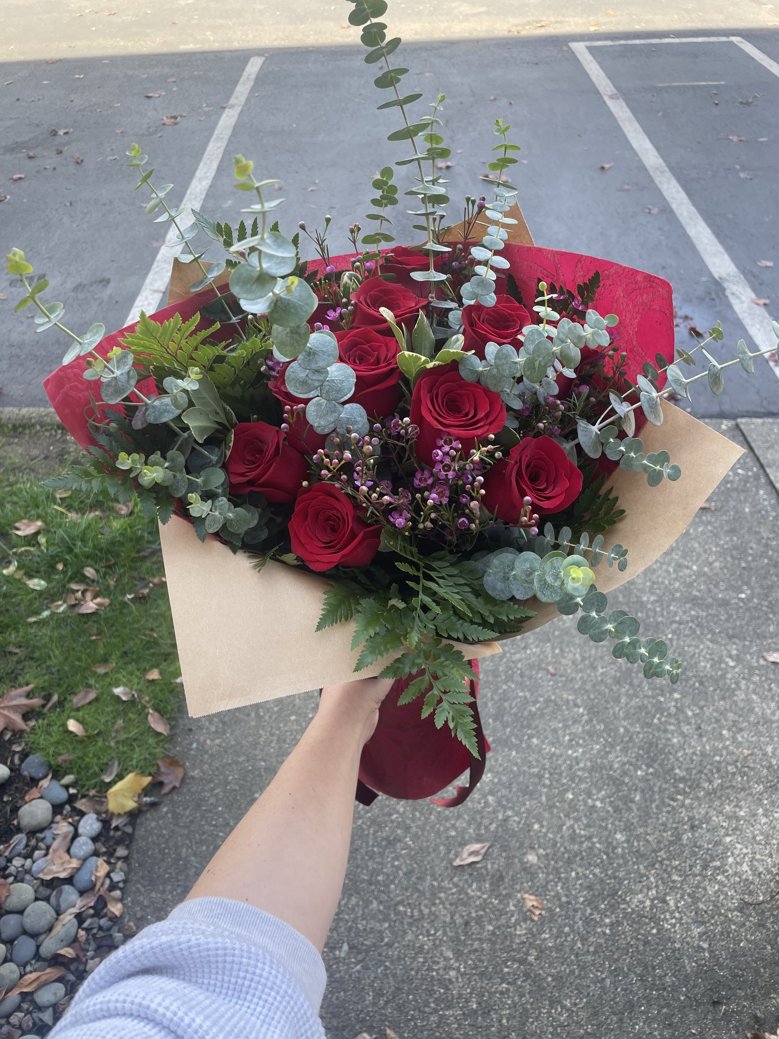 dozen-red-rose-wrap-flowers.jpg