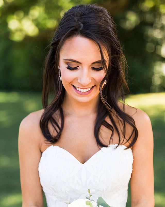 She&rsquo;s such a classic, timeless beauty! I love using individual lashes on my brides! Not only for comfort, but for photos likes these. 😍⠀⠀⠀⠀⠀⠀⠀⠀⠀
.⠀⠀⠀⠀⠀⠀⠀⠀⠀
.⠀⠀⠀⠀⠀⠀⠀⠀⠀
.⠀⠀⠀⠀⠀⠀⠀⠀⠀
.⠀⠀⠀⠀⠀⠀⠀⠀⠀
.⠀⠀⠀⠀⠀⠀⠀⠀⠀
.⠀⠀⠀⠀⠀⠀⠀⠀⠀
.⠀⠀⠀⠀⠀⠀⠀⠀⠀
.⠀⠀⠀⠀⠀⠀⠀⠀⠀
.⠀⠀⠀⠀⠀⠀⠀⠀⠀