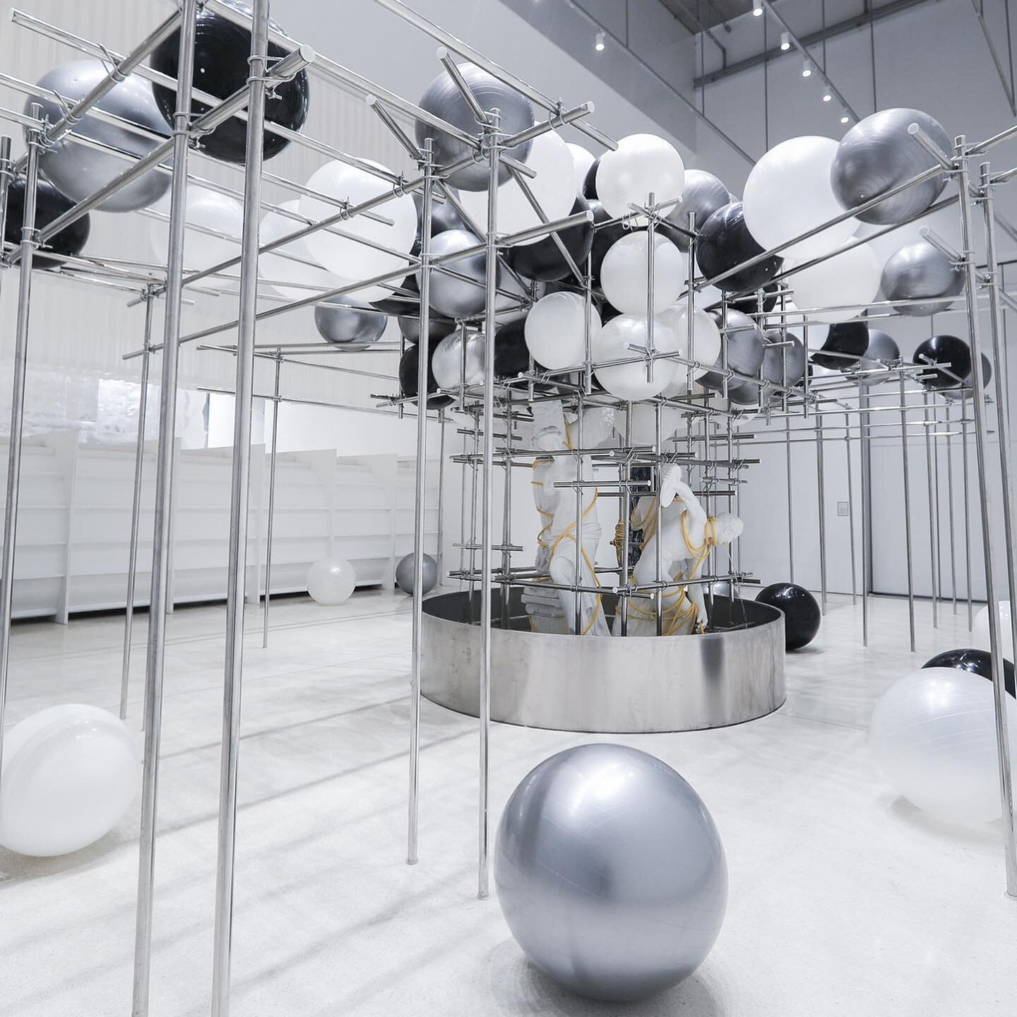 &lsquo;title something like the power of love&rsquo; 2020 Times Museum, Beijing. Athlesiure antiquity superstars with yoga balls, hose pipe and scaffold

#athleisure #discobolus #nike #yoga #sculpture #contemporaryart #fountain #fitnessjourney #physi