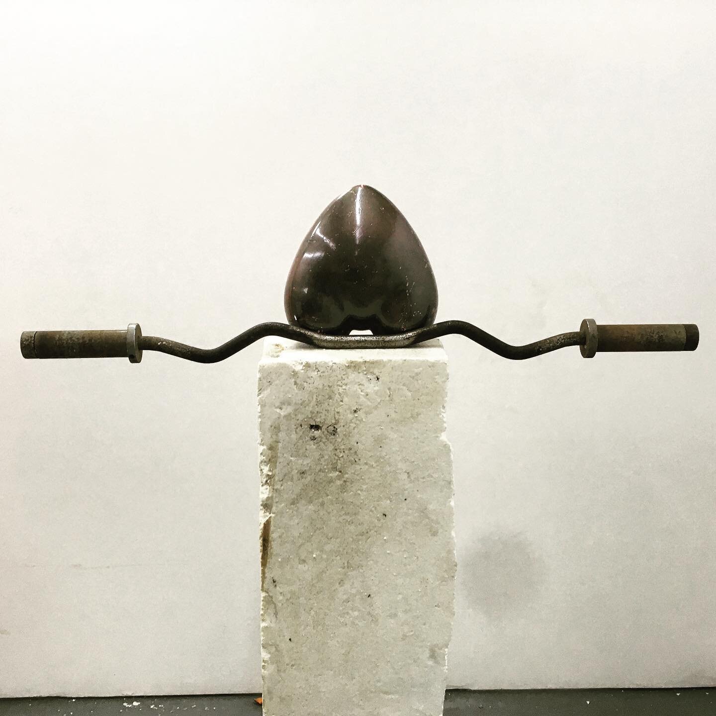Necronomicon ( rusty Ez bar &amp; bronze pelvis )
.
.
.

Builds size and in a controlling tempo. Get big, gain Strength! Main Muscle Worked: Biceps. Don't risk doing a workout improperly! Avoid injury and keep your form in check with in-depth instruc