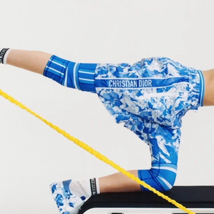 Technogym innovation meets Dior elegance for an exciting design series of limited-edition home fitness products that include a treadmill, a multifunction bench and a wellness ball. The result of an original encounter between the Technogym Research an