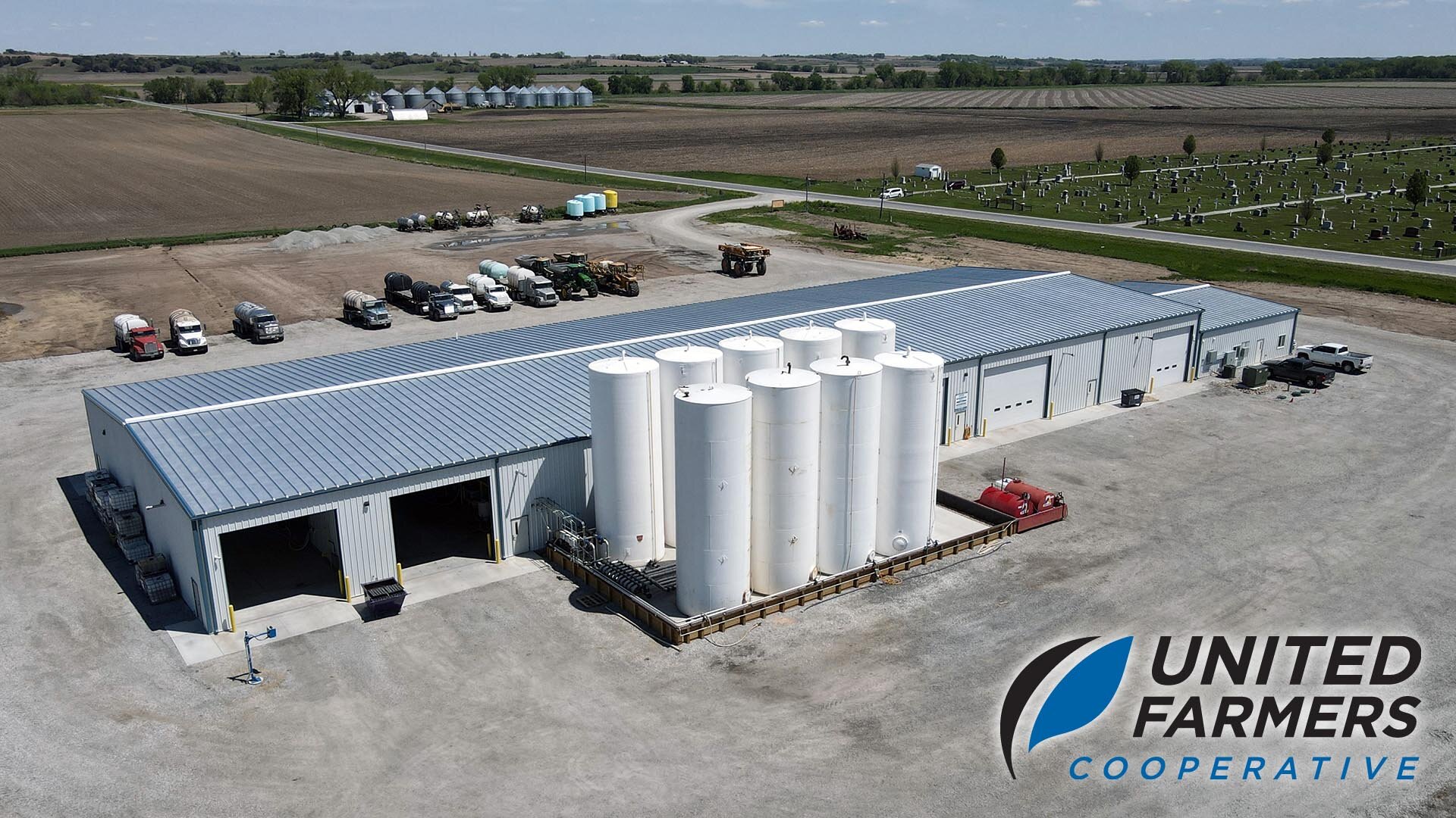  The United Farmers Cooperative facility in Farragut, IA, features two bays for fertilizer and chemical loadout, plus 24/7 unstaffed dispensing. 