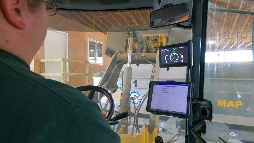  One person can load out &amp; operate reclaim from tablet controls in the loader. 