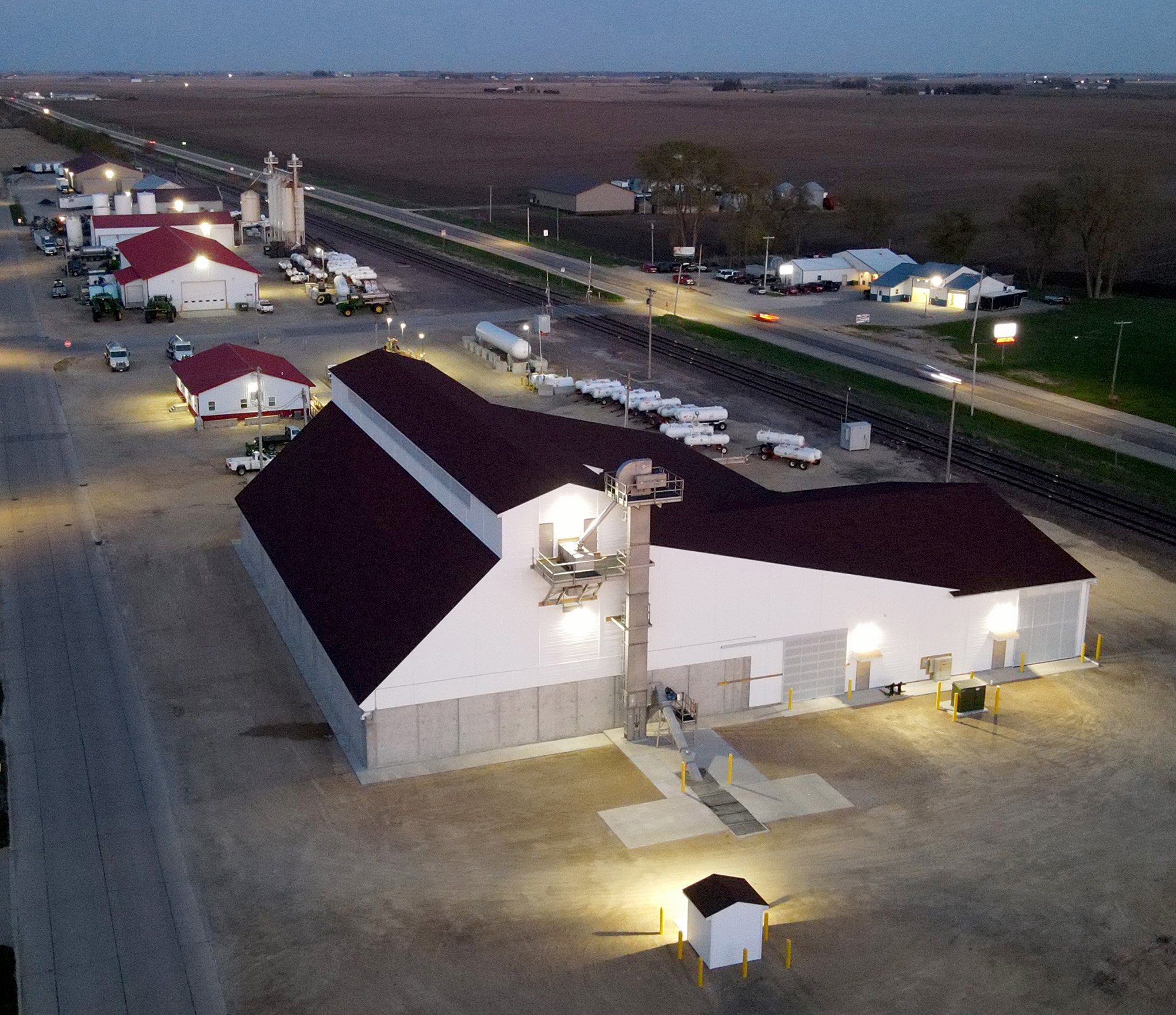  The facility features Kahler Automation in the new dry fertilizer building along with a retrofit upgrade to the liquid fertilizer and chemical building. 