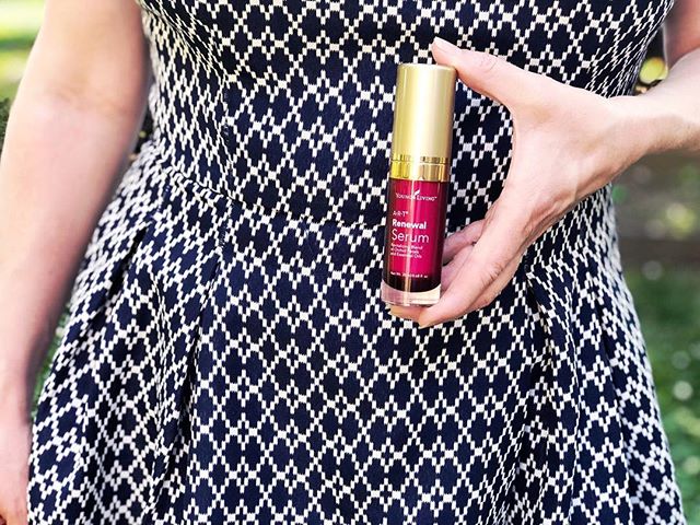 If you see me tomorrow, come sniff my face! Ok, that would be weird...but, for real, I want to sniff my own face! Which, I might add...is hard to do. 😆
I recently got my ART Renewal Serum and love it = the perfect addition to your everyday regimen to help protect & revitalize skin. It is designed to fight aging (yes please!) with its firming & toning properties...and, of course, is toxin-free! 👊🏻 Apply serum to clean skin, & if you have dry skin, apply underneath your ART moisturizer. (Allow to absorb first.) A little goes a loooonnggg way, and you can add your fave skin oils to it if you want!
Also? It doubles as a makeup primer! Use right before you put on your Savvy minerals. 💃🏼 What are some of the serum’s amazing ingredients? 🌸 Exotic orchid extract. Orchids have been used in herbal beauty recipes for many, many years & are prized in Asia for their moisturizing & hydrating properties. 🌸 Snow Lotus extract to soothe skin 🌸 Probiotics which may help strengthen skin 🌸 The smell is divine! Vanilla + orchids + mild earthy Frankincense & Myrrh extracts mixed with the Sensation oil blend (Coriander, Geranium, Jasmine & Ylang Ylang) = calming and soothing to the skin (& emotions)...plus you want to sniff your face!
YL’s blog post states, “The serum’s low molecular weight ingredients allow faster and deeper penetration into the skin and contain more concentrated active ingredients than lotions or creams.” 👌🏻 🌸 All my oily peeps, save up your Essential Rewards points and grab this goodness for FREE!🌸.
.
.
.
.
.
#artrenewalserum #artserum #artrenewal #orchids #probiotics #essentialoils #younglivingessentialoils #faceserum #toxinfreebeauty #toxinfreeskincare #skincare #skincareroutine #cleanbeauty #cleanbeautyrevolution #cleanbeautyproducts #sensationoil #frankincense #myrrh #artskincare #makeupprimerserum #naturalbeautyproducts #revitalize #firmandtone #moisturize @younglivingeo