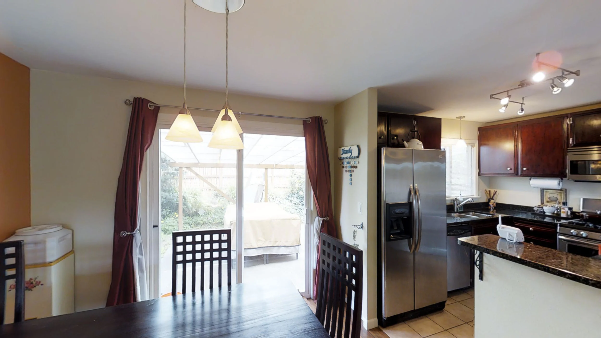 Dining Area.jpg