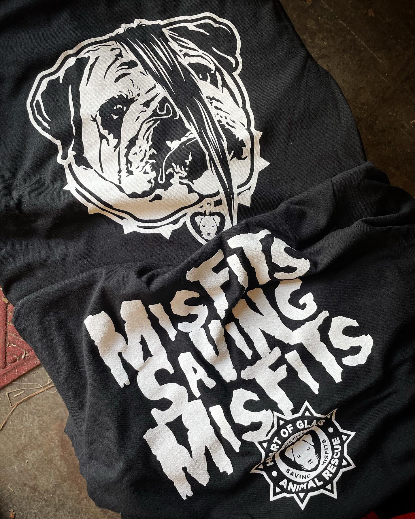 Check out this @heartofglassanimalrescue &ldquo;misfits saving misfits&rdquo; shirts that just came off the press. Would ya just look at it. Look at it!

Bet if you hit up their account you could get one AND know you&rsquo;re supporting a good cause.