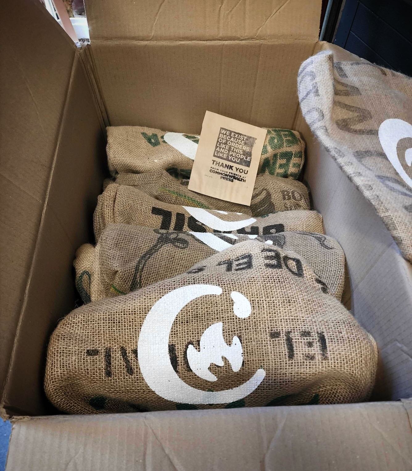 Printed some coffee sacks for @commonplacecoffee 

The really wide weave makes them a bit of a challenge but @larrybonds69 is total pro gear pro attitude